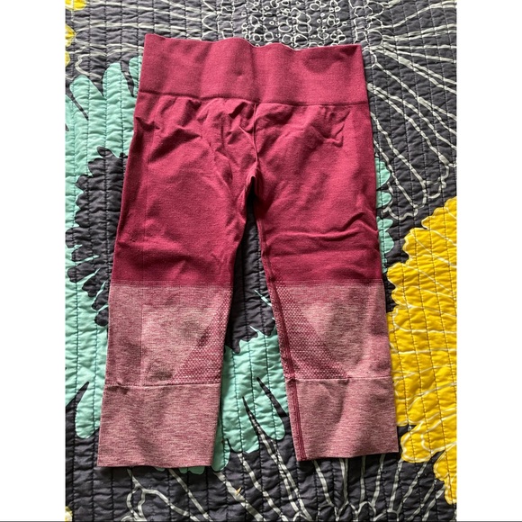 Lululemon • seamlessly street crop - Picture 2 of 3